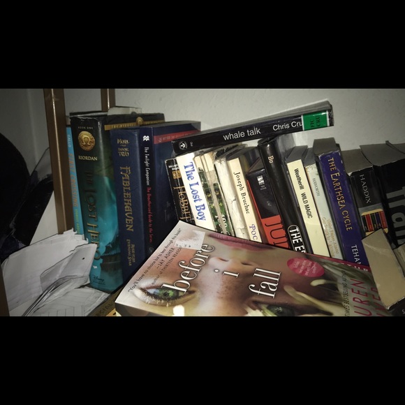 Books - Picture 2 of 6